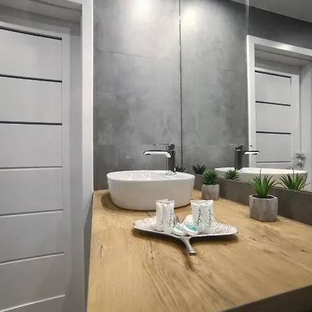 Nowotarzanka Apartment *